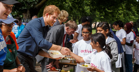 PrinceHarryServingFood